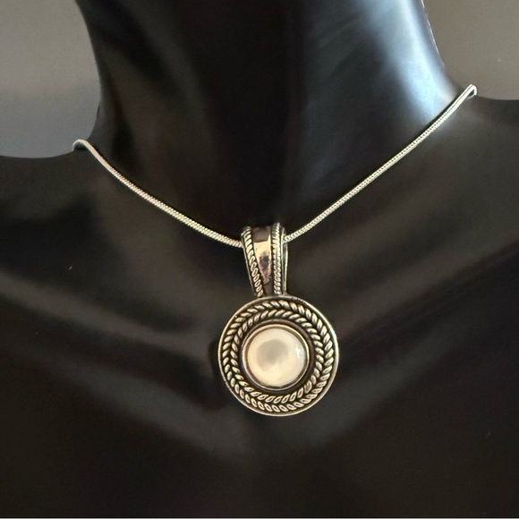 Mother of Pearl Sterling Silver SA Thailand Pendant SIGNED Sterling Plate Chain - Picture 1 of 6